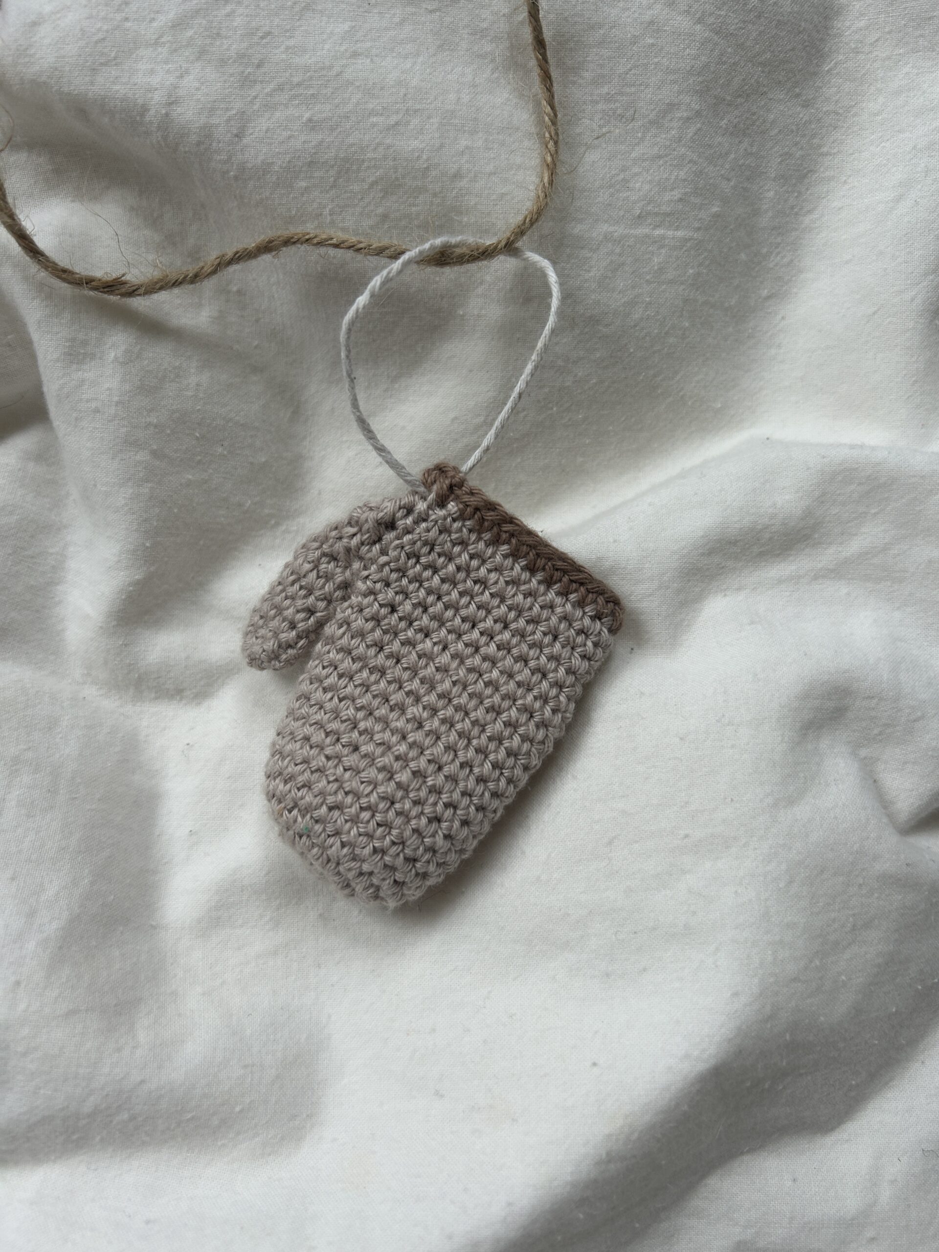 Mitten Ornament Crochet Pattern - Image 2