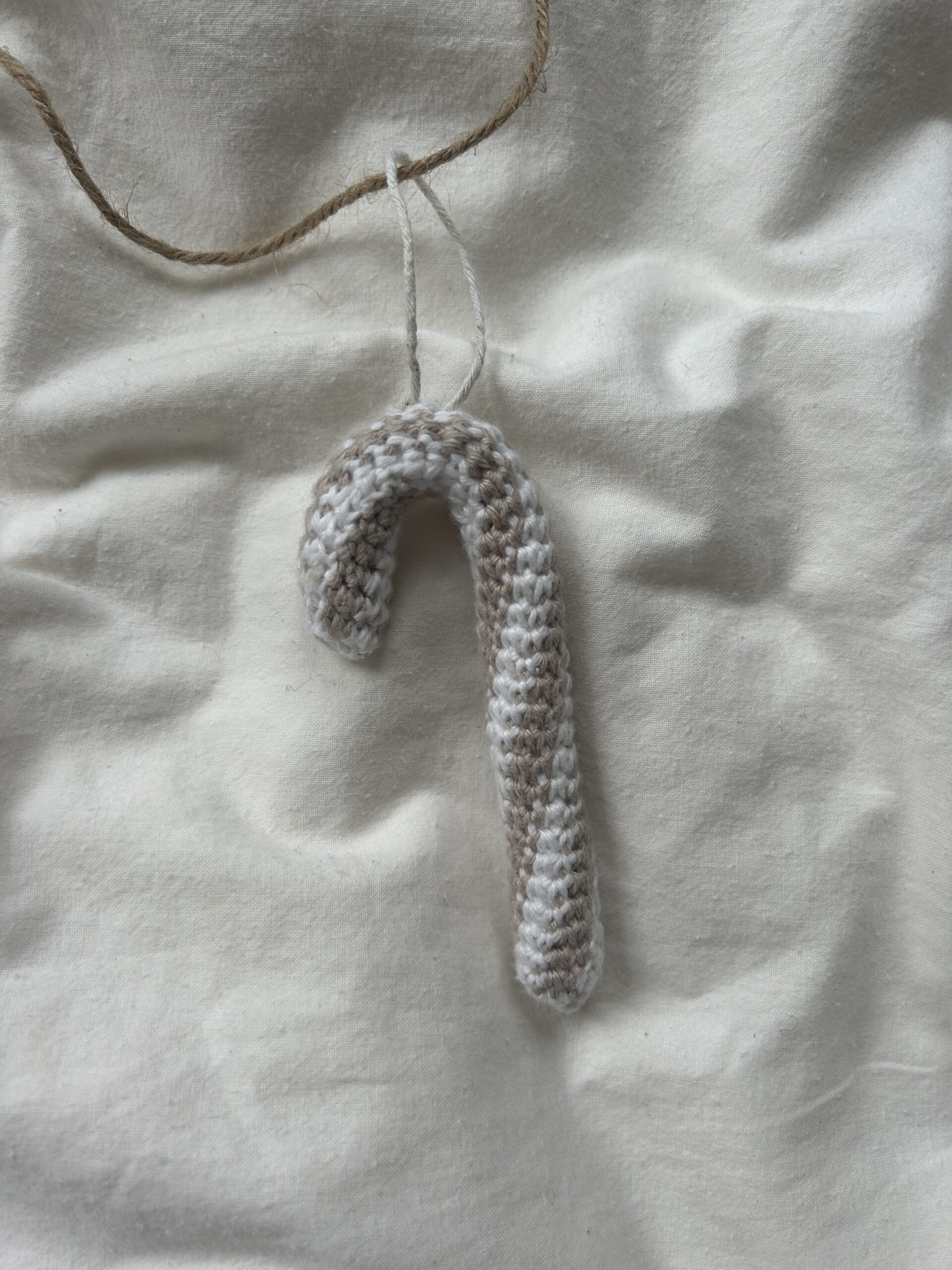 Candy Cane Ornament Crochet Pattern - Image 2