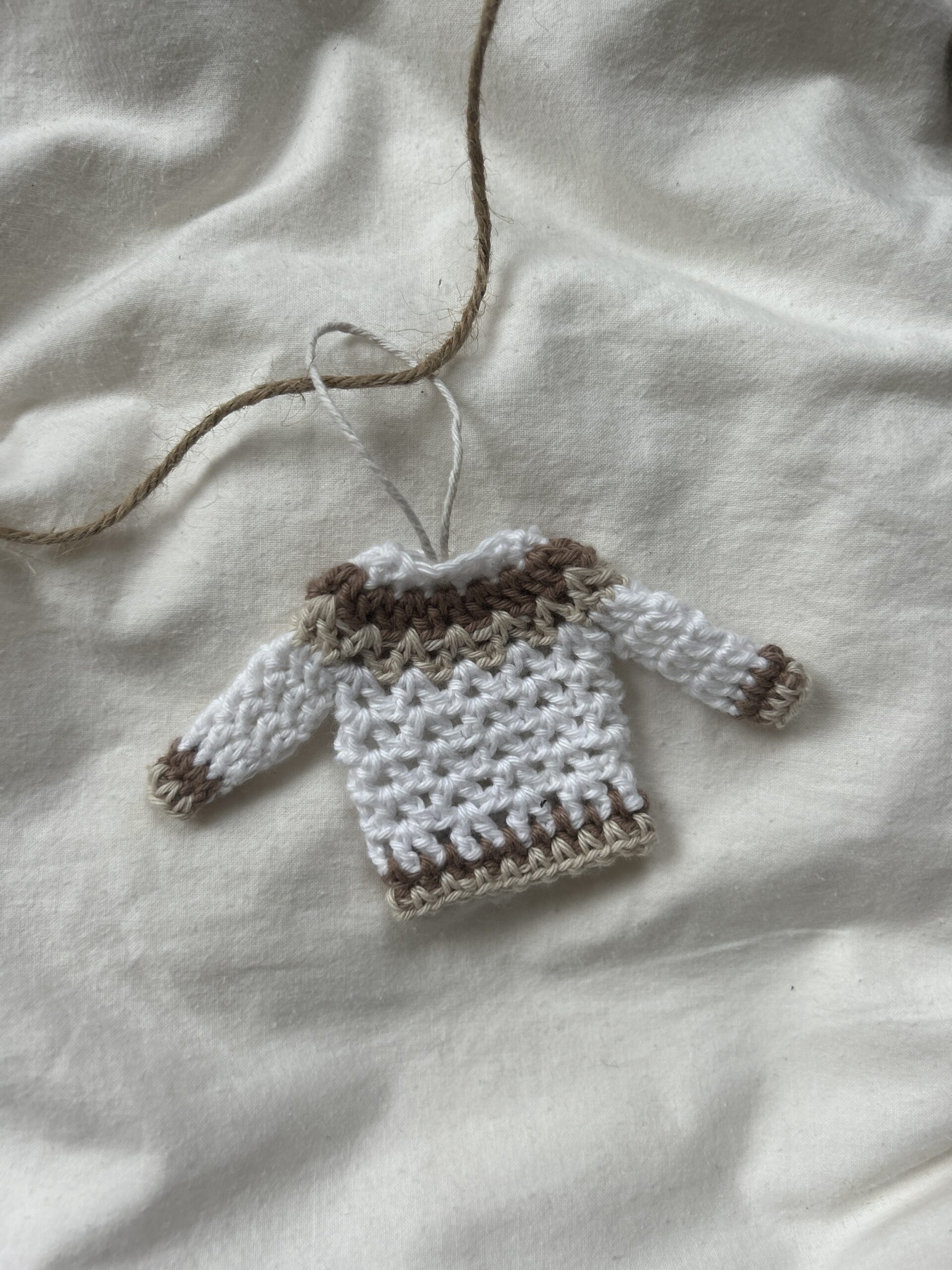 Sweater Ornament Crochet Pattern - Image 2