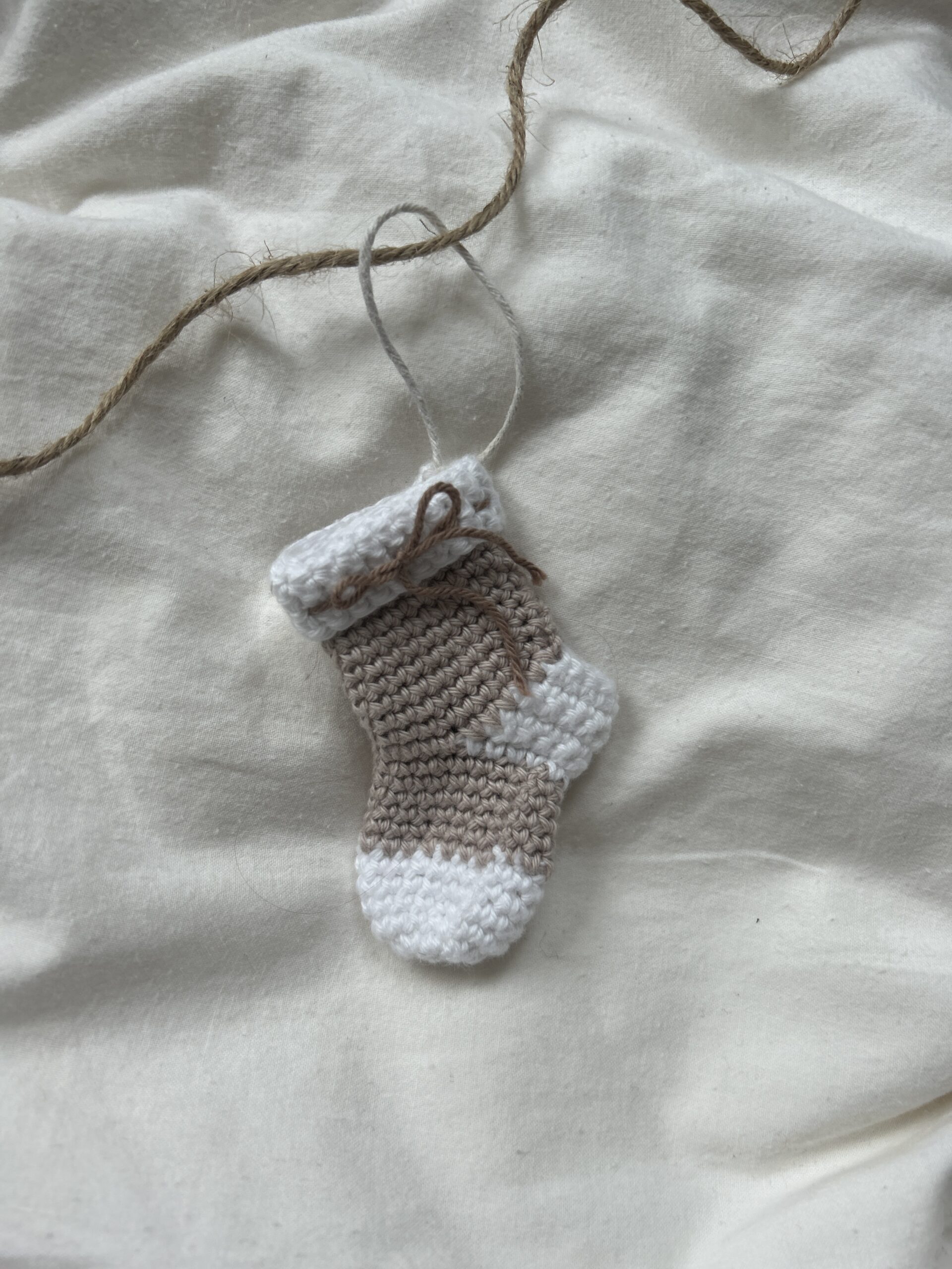 Christmas Stocking Ornament Crochet Pattern - Image 4