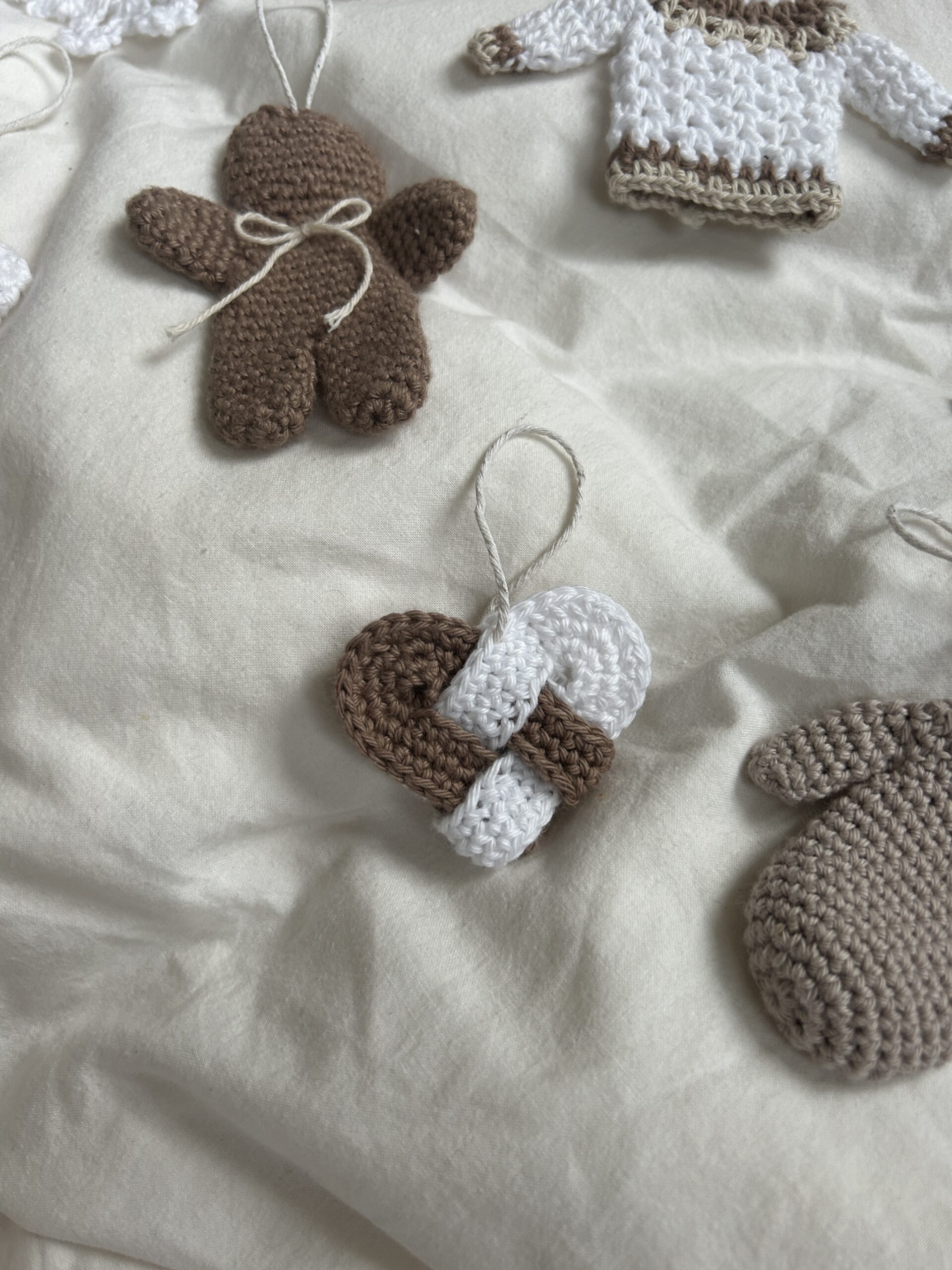 Christmas Heart Ornament Crochet Pattern - Image 5